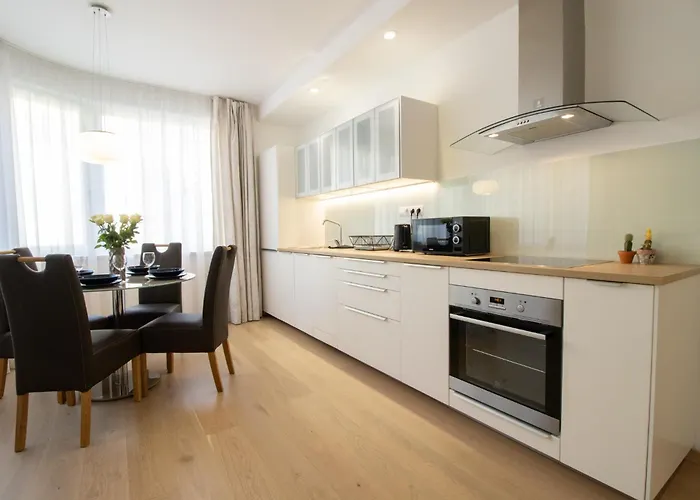 Krakovska Cr Apartments