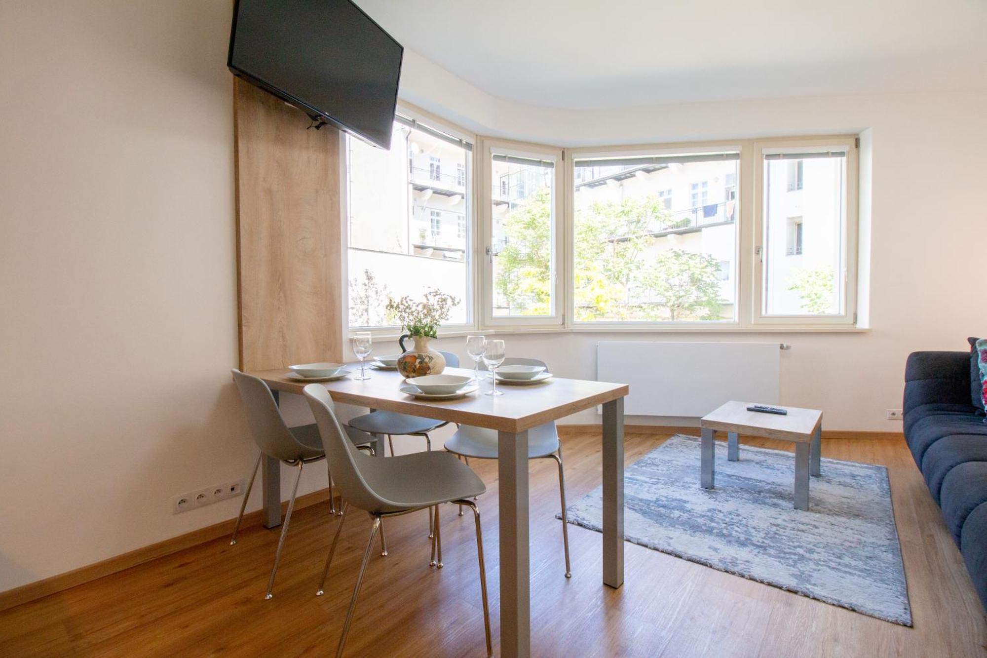 Krakovska Cr Apartment