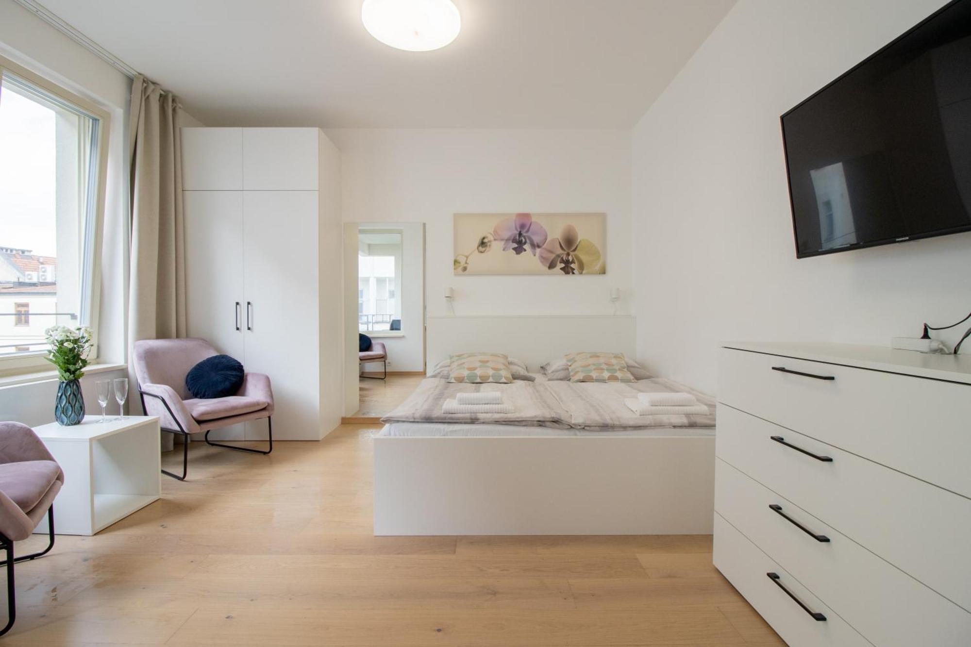 Krakovska Cr Apartment