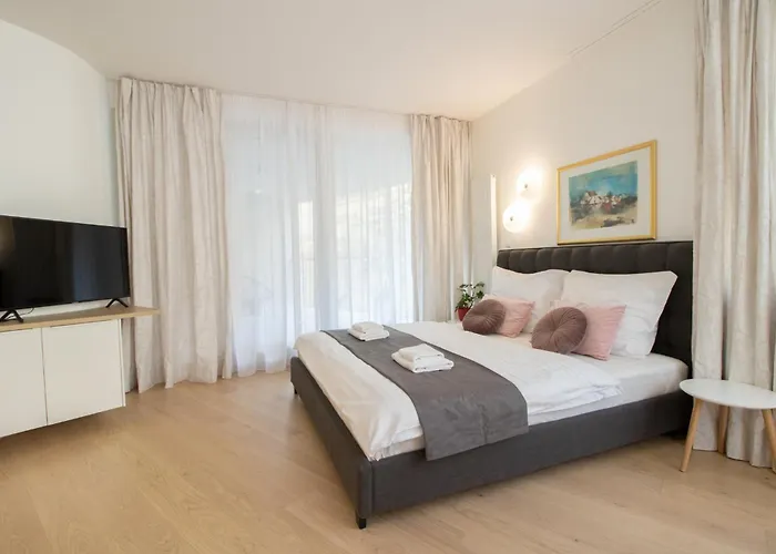 Krakovska Cr Apartments